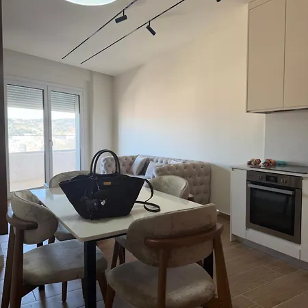 Luxury R&i * Vlorë