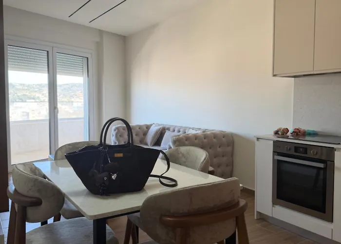 Luxury R&i * Vlorë